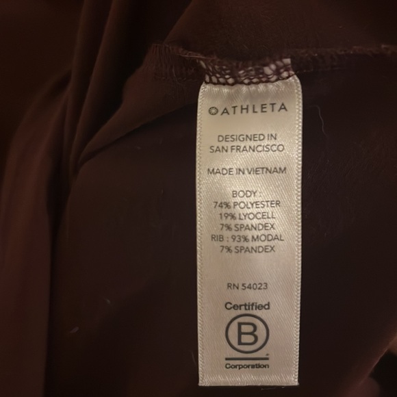 Athleta Essence Groove2-in-1 Long Sleeve & Built-in Tank Top Shirt. Small. - Picture 6 of 8